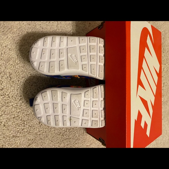 Child’s Nike sneakers - Picture 3 of 3